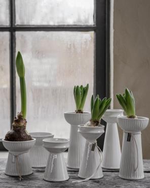 Løgvase D10 H19 cm rillet naturhvid